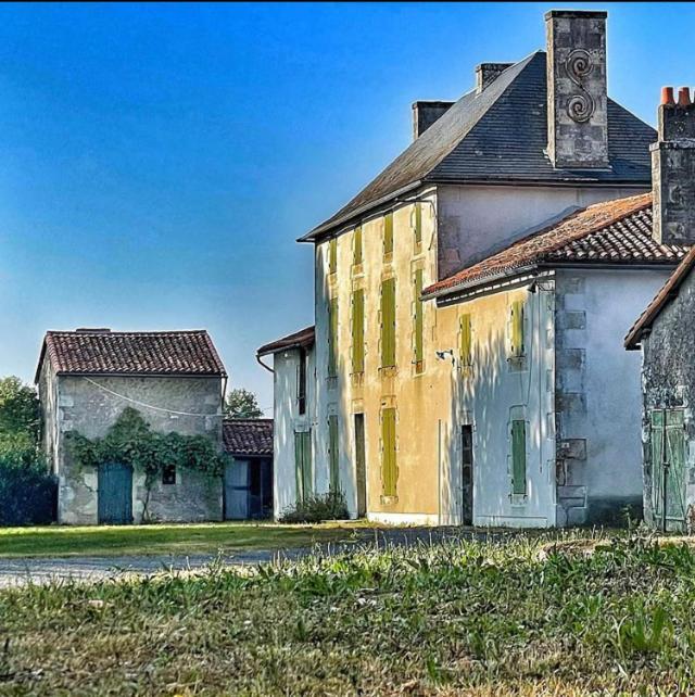 Les Maisons Du Bonheur Bed & Breakfast Chateau-Garnier Exterior photo