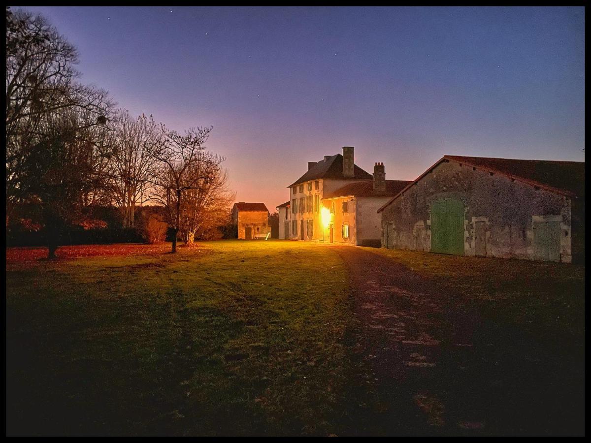 Les Maisons Du Bonheur Bed & Breakfast Chateau-Garnier Exterior photo